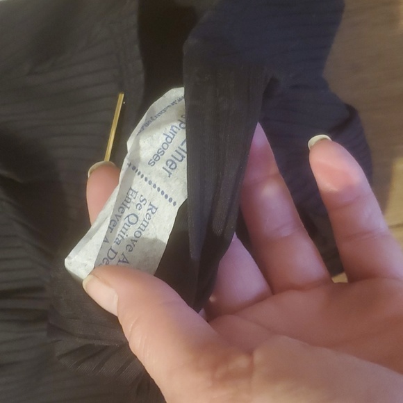 NWT Vince Camuto Molded Cup Wrap Front One Piece Black Swimsuit - Ripple Effect - Picture 7 of 13